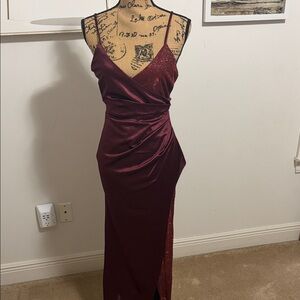 Elegant Burgundy Evening Dress
